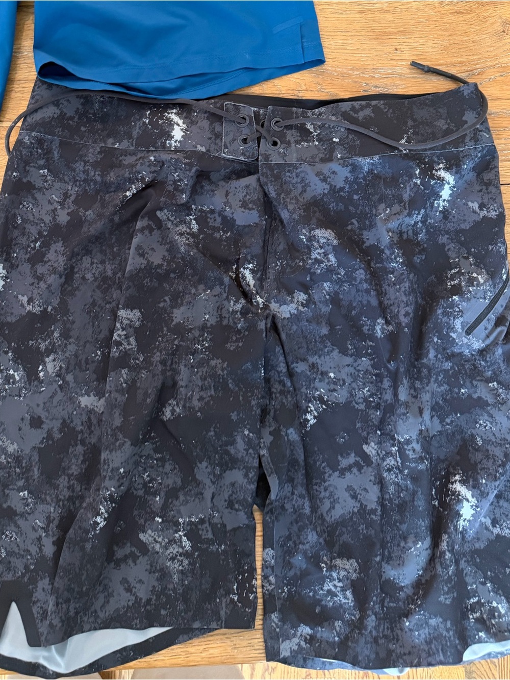 lululemon athletica Black and Gray Patterned Men's Swim Board Shorts